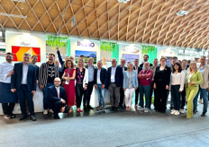 Una bella foto di gruppo nell'area collettiva Lusia Espone.