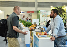 Richiesta di informazioni allo stand messicano.