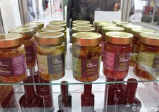 Tra le conserve calabresi, quelle della Val d'Esaro.