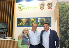 Giuseppe Galluccio (al centro) del Gruppo La California, con i partner uruguayani Monica Coito Nuridel e Washington Guarino di Naranjales Guarino.