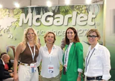 Team al femminile a rappresentare la McGarlet, azienda specializzata nell'importazione, distribuzione e trasformazione di frutta esotica da tutto il mondo.