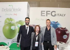 Ali Mohsen, Milena Duberstain e Nicola Detomi di European Fruit Group (EFG) Italy. Delizia Verde è il brand esclusivo per la mela Granny Smith di Verona.