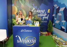 La Costiera, il brand dell'azienda F.lli Vinaccia. In fiera, Valentina Sanna e Serafina Vinaccia.
