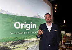 Hannes Tauber, responsabile marketing di VOG, nel corner "origine". "Sapevate che la mela ha origine nella regione montuosa del Kazakistan?".