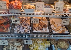 Insieme ai funghi è possibile trovare anche il tartufo e creme a base di tartufo