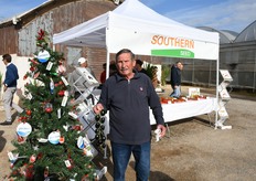 Le festività si avvicinano, ma le tradizioni si accompagnano alle innovazioni con un bel grappolo di pomodoro nero