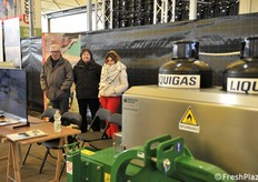 Allo stand Officine Mingozzi, Luciano Trentini e Marco Mingozzi