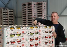 Gioacchino Russo, mentre prepara una pedana da spedire