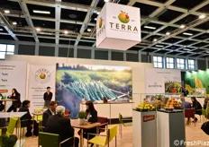 Lo stand Terra, azienda di Bolzano che produce e fornisce prodotti biologici, Demeter e anche provenienti da coltivazioni controllate e convenzionali. 