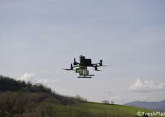 Drone per distribuire insetti utili
