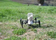 Altro drone per distribuire insetti utili in capsule