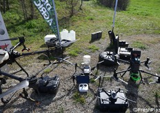 Droni sia per la distribuzione di liquidi, sia per insetti utili