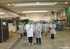 A sx. Massimo Pavan ha guidato la visita nello stabilimento