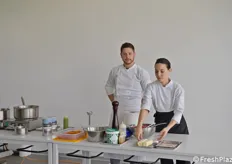 Lo chef Simone Finetti con moglie che è anche la sua assistente