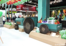 Il trattore in cartone della International Paper.