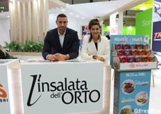 Nicola Tanduo e Sara Menin de L'insalata dell'Orto. "In fiera abbiamo portato una nuova linea di fiori disidratati edibili, di cui siamo i primi produttori in Europa, e frutta secca. Ci sono 4 combinazioni pensate per 4 momenti della giornata: colazione, panpizza, sport e aperitivo. La linea è stata lanciata in anteprima a maggio in Italia, e diverse catene l'hanno già inserita, con soddisfazione di vendita. In Spagna non esportiamo e crediamo che queste miscele e snack rappresentino un'opportunità per cominciare a conoscere il mercato".