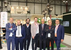 Allo stand del MAAP-Mercato agroalimentare di Padova: Francesco Cera (direttore), Roberto Boscolo (consigliere), Francesco Timperi (vicepresidente), Antonio Bressa (assessore al commercio del comune di Padova), Mario Liccardo (presidente), Patrizio Bertin (vicepresidente Camera Commercio Padova), Massimo Bressan (consigliere amministrazione).