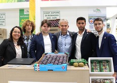 Il team della cooperativa Sapore di Romagna, che conta 57 soci in tutta Italia e oltre 10.000 tonnellate di frutta fresca distribuita il tutto il mondo. Attiva dal 2003, ha l'obiettivo di rimanere al passo coi tempi ed è attenta alle nuove opportunità di mercato, senza perdere d'occhio la qualità del prodotto.