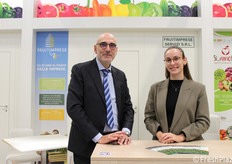 Pietro Mauro (direttore) e Flavia Borda (junior officer) di Fruitimprese, che da oltre 70 anni accompagna le aziende italiane operanti nel settore dell'import-export di ortofrutta per agevolarne la crescita, lo sviluppo e l'accesso a nuovi mercati.