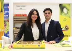 Daniela Lepidio, con il figlio Federico, dell'azienda Agrilepidio, specializzata in kiwi.