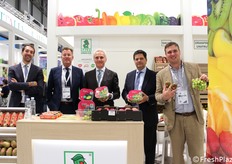 Per Salvi Unacoa: Oliver Stein (Unacoa), Marco Salvi, Juan Meschini (responsabile programmi latino-americani), Michele Giordano (Unacoa). Il primo a sinistra è Giovanni Missanelli, direttore Assomela.