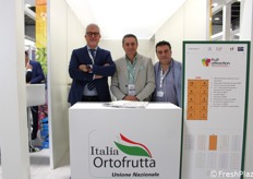 Vincenzo Falconi (direttore), Andrea Badursi (presidente) e Giulio Tagliani (servizi interni) dell'Unione Nazionale Italia Ortofrutta.
