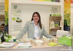 Francesca Appio, responsabile comunicazione e amministrazione della Op Primo Sole di Montescaglioso (Matera, Basilicata), orgogliosa dei finocchi a brand Dolce Lucano. 