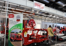 Seminatrice Modula Jet della Forigo, adatta a ogni tipo di terreno e con taglio e copertura automatica del film plastico a fine campo.