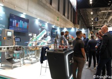 In piena attività lo stand di Top Control.