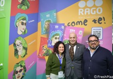 Rosario Rago, al centro, con Laura Pastore e Michele Gioia. L'azienda è specializzata in IV gamma  