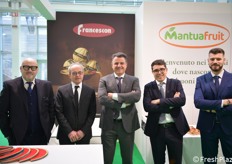 Da sinistra, Maurizio Carbonini, Silvano Chieregati, Bruno Francescon, Alfredo Fincato e Simone Chiarello allo stand Francescon - Op Mantuafruit 