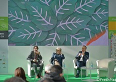 Un momento del convegno sul biologico. Sul palco, Simona Caselli (Areflh) e Mario Tamanti (Vi.Vo)