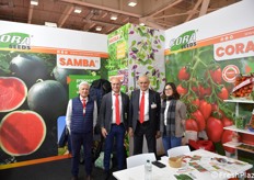 Foto di gruppo allo stand Cora Seeds