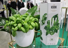 Che si tratti di concentrato da diluire, pronto da bere o di "profumo" da spruzzare, il prodotto rappresenta un food pairing alternativo che stimola la creatività degli chef, con l'obiettivo di offrire esperienze culinarie indimenticabili. Non contenendo alcun additivo, conservante o sostanza alcolica, l'acqua aromatica è pura e totalmente naturale, delicata e non aggressiva, e può essere quindi spruzzata anche sulla pelle o su una zona particolare per beneficiare dei principi attivi naturali della pianta.