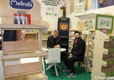 Luigi Cataldi (responsabile commerciale) e Sergio Dipalma (marketing manager) di Eurosud Cataldi di Gravina, in provincia di Bari. Una giovane e ambiziosa azienda che, forte del suo esperto team, è specializzata nel settore degli espositori da terra, espositori da banco, oggettistica in legno, plexiglass e forex.