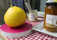 "Trasformiamo in marmellata quasi tutti gli agrumi calabresi: cedro, bergamotto, mandarino, limone, tra gli altri", riferisce Cauteruccio.