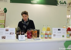 Marco Benetti della veneta Food Idea. "Produciamo artigianalmente alimenti sani in armonia con il ciclo vitale, utilizzando solo ingredienti biologici e biodinamici e valutando per ogni prodotto la migliore e più idonea tecnica di produzione nel rispetto dell'alimento e delle sue caratteristiche". 