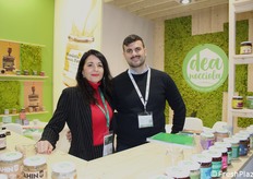 Leda Cascioli e Federico Guitarrini dell'azienda Deangelis. Con il marchio Deanocciola, vengono offerte creme spalmabili bio,vegan e gluten free.