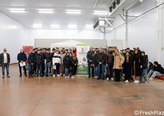 Foto di gruppo con la scolaresca dell'Istituto Tecnico Agrario Agroalimentare "G. Cerabona".
