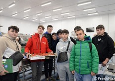 Visita degli studenti alle linee di lavorazione