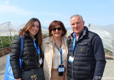Carmela Suriano insieme a Giusiana e Rocco Viggiano della FE.VI. Frutta