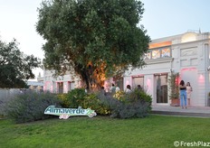 Dopo il momento celebrativo, gli ospiti si sono trasferiti nella struttura in spiaggia dell'Hotel Da Vinci
