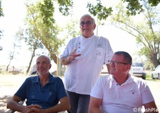 Al centro, lo chef Mauro Spadoni che ha messo a punto un menù a base di anguria Dolce Passione, dall'antipasto al dolce