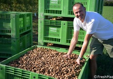Matteo Ferrari con "le mani in mandorle"