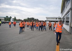 Sandro Zani guida alcuni degli oltre 200 visitatori