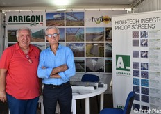 Presso lo stand Arrigoni troviamo l'agente Giannandrea Adriani e il tecnico Roberto Altobelli, già docente presso l'Istituto tecnico agrario"San Benedetto" a Borgo Piave."Le reti protettive hanno introdotto in agricoltura, già da una trentina d'anni, due importanti vantaggi: 1) il miglioramento qualitativo delle produzioni agricole; 2) la riduzione dell'impiego di antiparassitari.