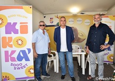 Presso lo stand del Consorzio KiKoKa, marchio di kiwi giallo, troviamo Michelino Zeoli, Mirco Claudio Stefanati e il ricercatore Gianni Tacconi. Secondo Stefanati: "Le prospettive per il kiwi sono positive. Dopo anni di sofferenza e di perdite di prodotto, riteniamo che il kiwi rimanga un business rilevante per i prossimi anni".