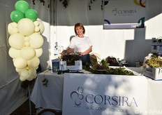 Angela Casano, la cui cooperativa "La Corsira" coltiva uva da tavola con semi, come la Pizzutella.