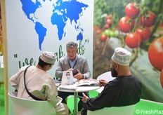 Nicola Santini di Sais con alcuni operatori esteri