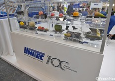 Allo stand Unitec una vetrina con gli elementi di trasporto